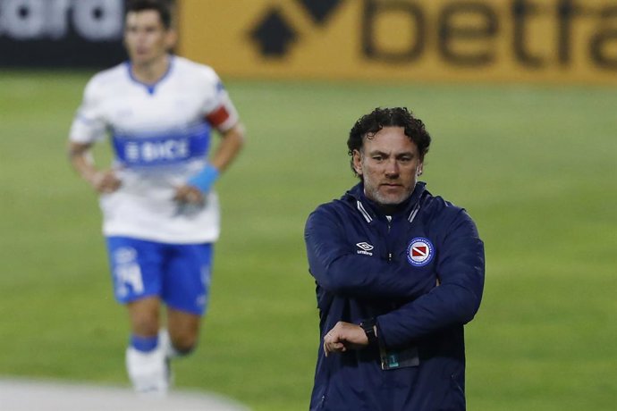 Chile.- La UC habría presentado oferta formal a Gabriel Milito para ser su nuevo DT
