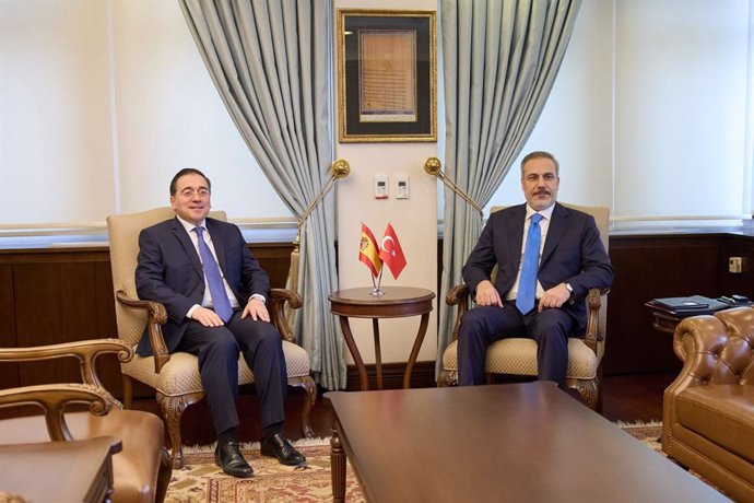 El ministro de Asuntos Exteriores, Unión Europea y Cooperación, José Manuel Albares, se reúne con su homólogo turco, Hakan Fidan, en Ankara