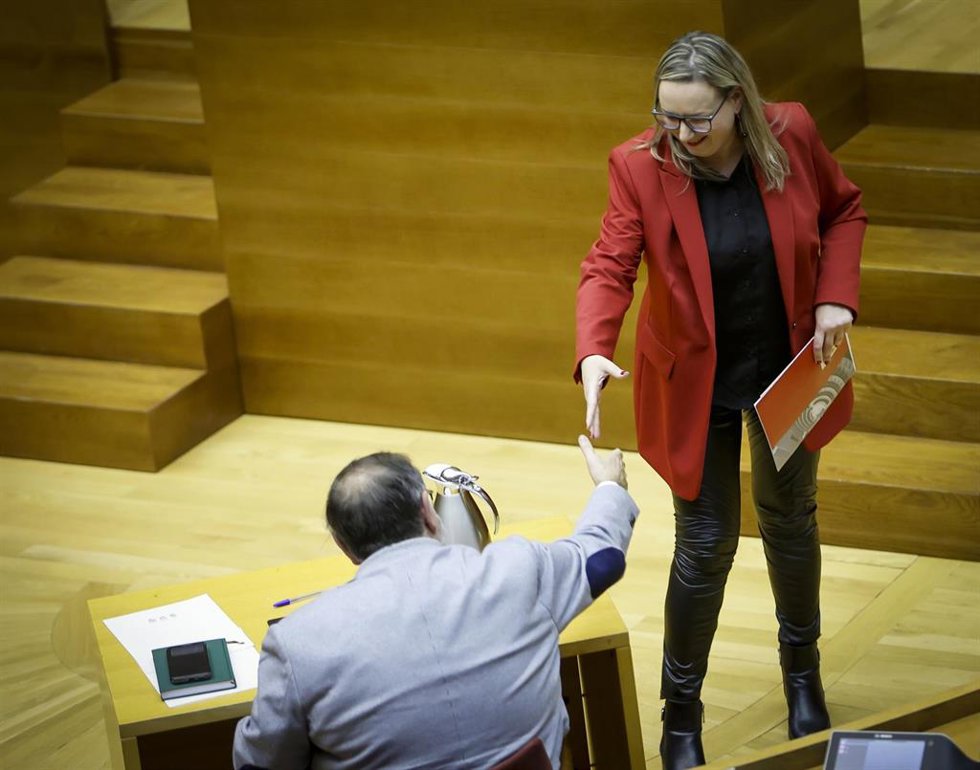 Debate en Les Corts de una ILP sobre la creación de la figura de la enfermera escolar