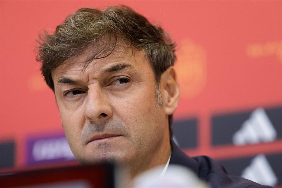 Archivo - Santi Denia, head coach of Spain U21, attends his press conference at Ciudad del Futbol on October 10, 2023, in Las Rozas, Madrid, Spain.