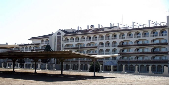 Aparcamiento junto al Hotel del Coto en Matalascañas.