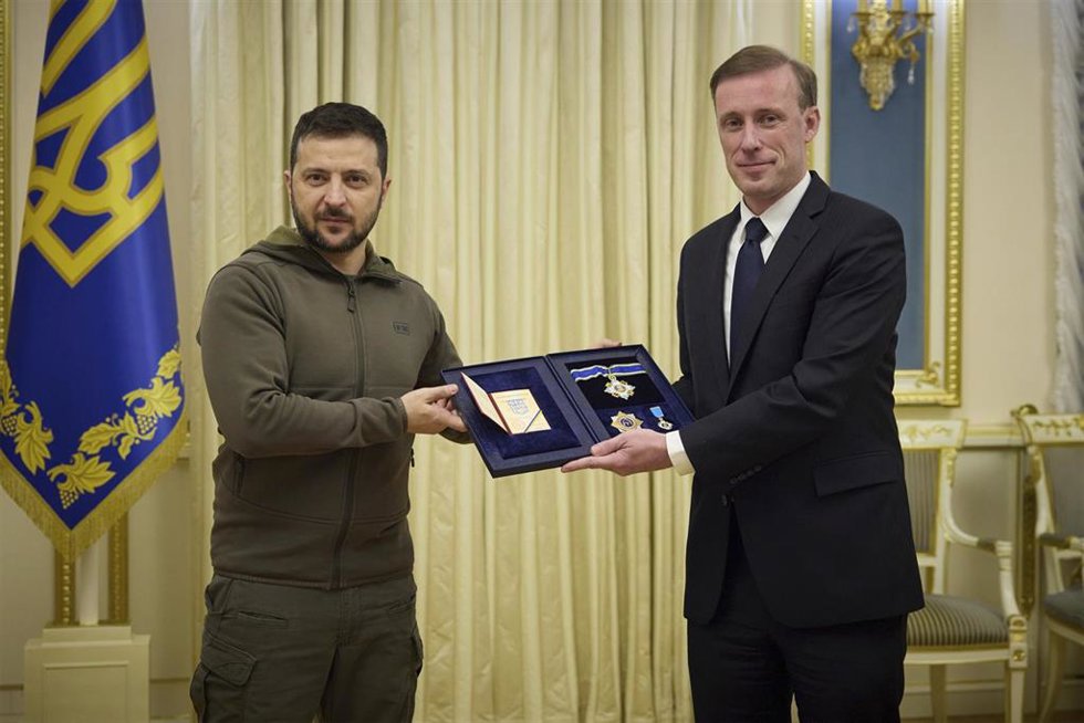 Archivo - Imagen de archivo de un encuentro entre el presidente de Ucrania, Volodimir Zelenski (izquierda), y el asesor de Seguridad Nacional de la Casa Blanca, Jake Sullivan (derecha)