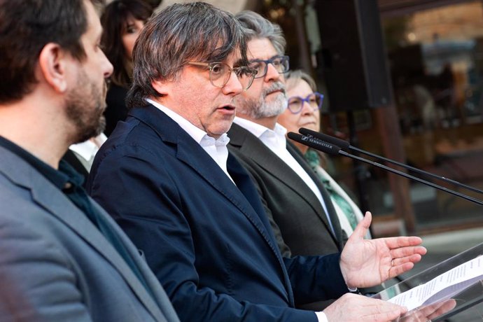 El expresidente de la Generalitat, Carles Puigdemont, interviene durante el acto de presentación del nuevo gobierno del Consell de la República, a 1 de marzo de 2024, en Ribesaltes (Francia). 
