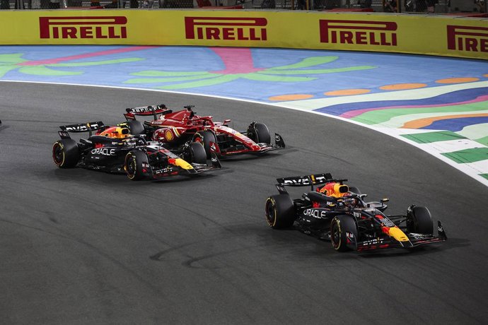 01 VERSTAPPEN Max (nld), Red Bull Racing RB20, action 11 PEREZ Sergio (mex), Red Bull Racing RB20, action 16 LECLERC Charles (mco), Scuderia Ferrari SF-24, action during the Formula 1 STC Saudi Arabian Grand Prix 2024, 2nd round of the 2024 Formula One 