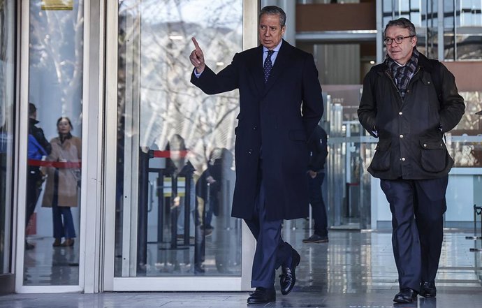 Archivo - Arxiu - L'expresident de la Generalitat Valenciana i exministre de Treball amb el PP, Eduardo Zaplana, a la seua eixida del judici pel cas Erial