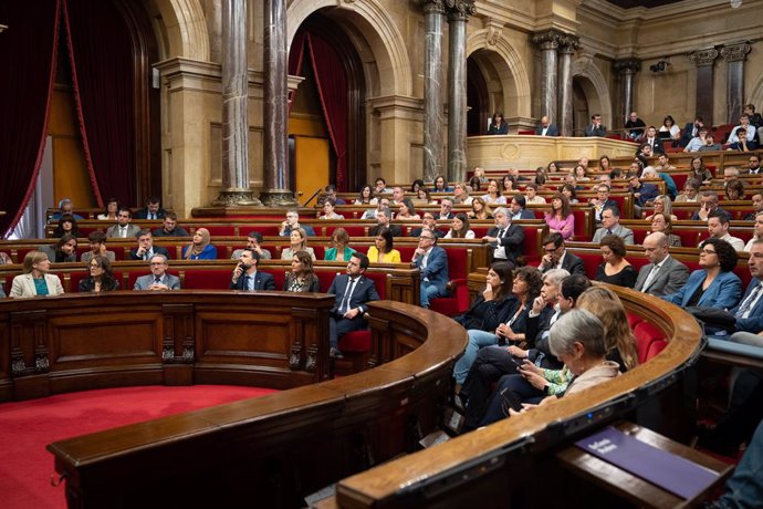 Gráfico con estimación de escaños para las elecciones al Parlamento de Cataluña según la encuesta publicada por el Centro de Estudios de Opinión (CEO) de la Generalitat de Cataluña el 21 de marzo de 2024.