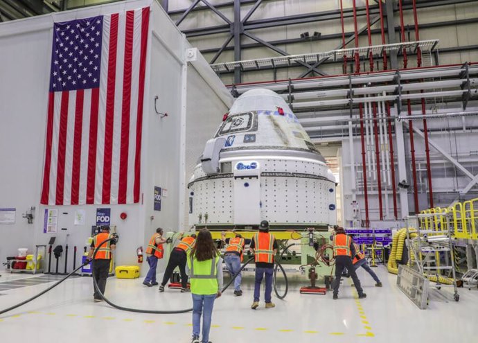 Los técnicos han comenzado a cargar combustible en la cásula Starliner de Boeing como preparativo para su primer vuelo de prueba con tripulación