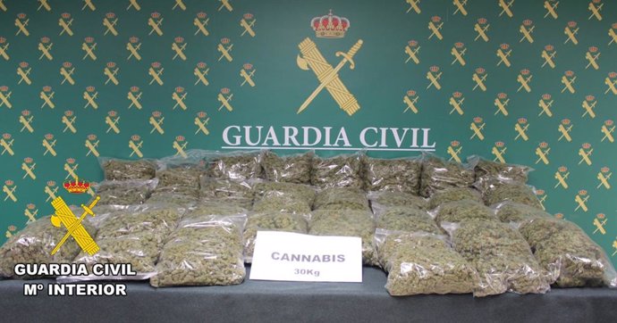 Interceptados en Burgos 30 kilos de marihuana entre bolsas de patatas fritas que trasportaba un camión.