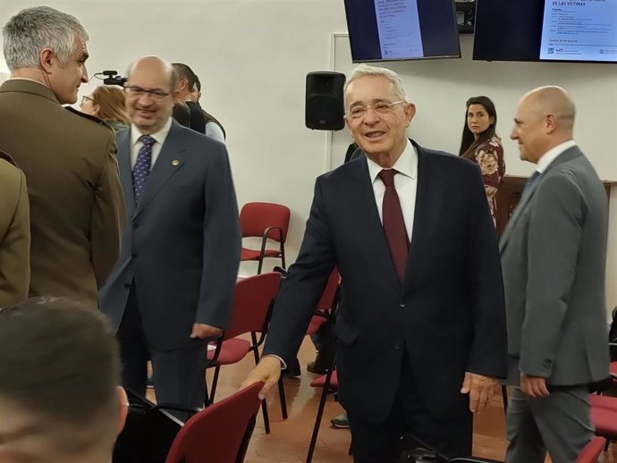 El expresidente colombiano Álvaro Uribe a su llegada al seminario en la Universidad de Salamanca