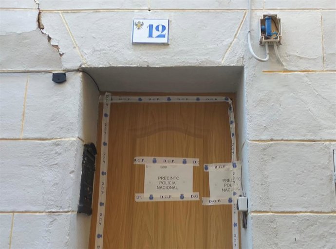 Vivienda de la Cuesta de Santa Leocadia, en Toledo, donde fueron encontrados los cadáveres de cuatro personas.