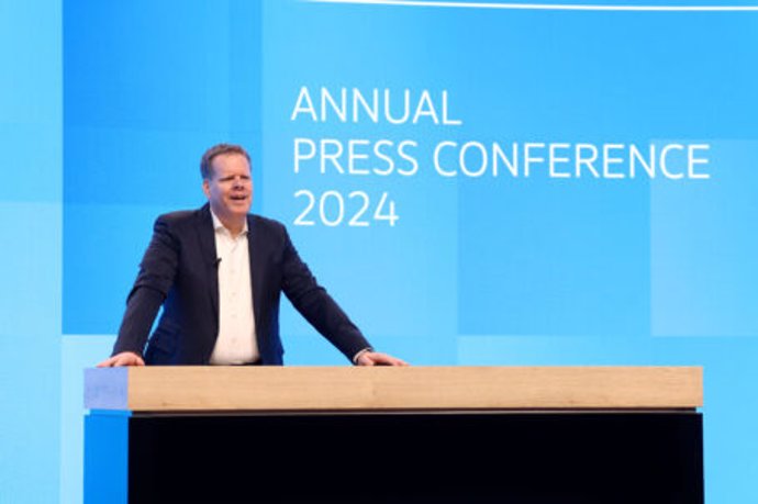 El presidente del presidente del comité ejecutivo y consejero delegado de  Volkswagen Vehículos Comerciales, Carsten Intra, en la conferencia anual de resultados de la marca en Hannover, Alemania.