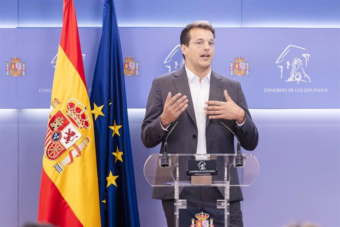 Archivo - El diputado de Sumar Jorge Pueyo, en una rueda de prensa 
