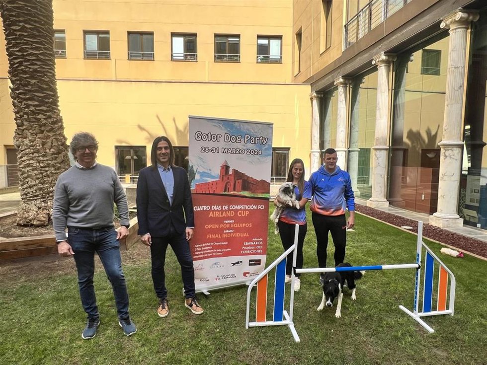 Presentación de la Gotor Dog Party, en la Diputación de Zaragoza.