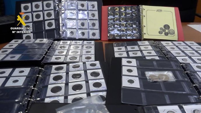 Algunas de las monedas intervenidas