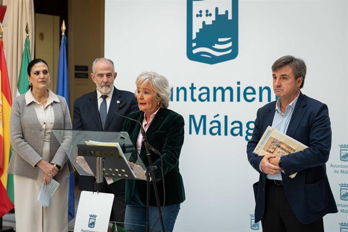 La concejala de Servicios Operativos, Playas y Fiestas, Teresa Porras,  junto a los concejales de Movilidad, Comercio y Vía Pública, Seguridad  y Derechos Sociales.