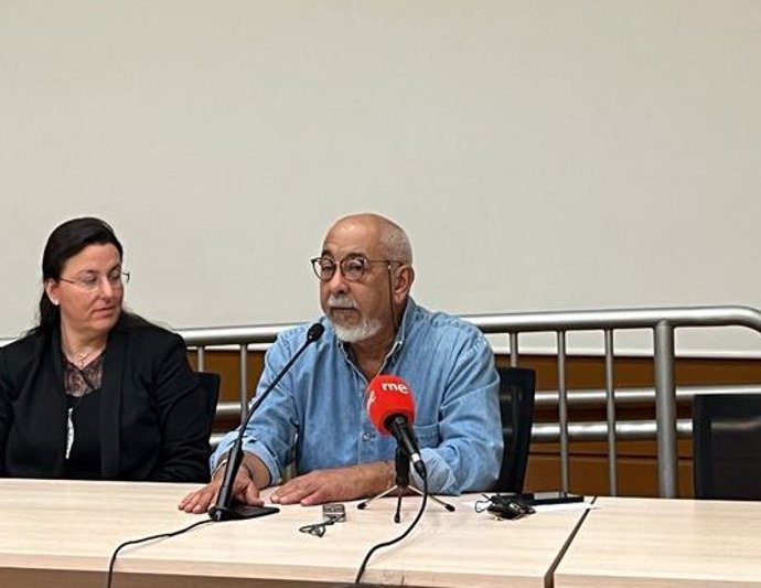El escritor cubano Leonardo Padura en una rueda de prensa en la Universidad de Alicante.