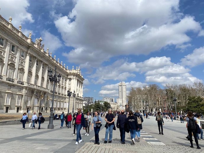 Turistas en la ciudad de Madrid.
