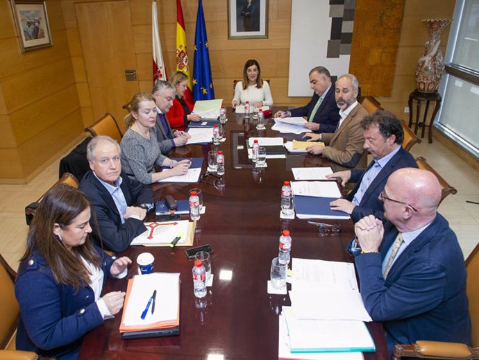 La presidenta de Cantabria, María José Sáenz de Buruaga, y sus consejeros en su reunión semanal