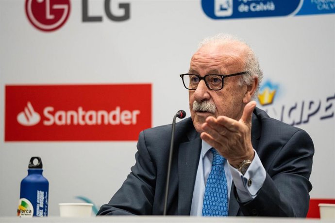 El ex entrenador de la Selección Española, Vicente del Bosque, durante la presentación de la decimocuarta edición del Campus de Vicente del Bosque, en el Work Café Santander, a 21 de marzo de 2024, en Madrid (España). 