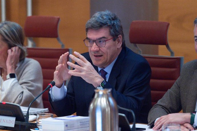 El ministro de Transformación Digital y de la Función Pública, José Luis Escrivá, comparece durante una comisión, en el Congreso de los Diputados, a 21 de marzo de 2024, en Madrid (España).
