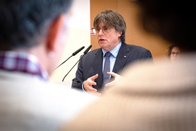 El presidente del Consell de la República, Carles Puigdemont, interviene durante la constitución de la Asamblea Territorial del Consell de la República, a 2 de marzo de 2024, en Latour-Bas-Elne (Francia). Ayer, 1 de marzo, se constituyó el Gobierno del 