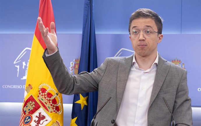 El portavoz de Sumar en el Congreso, Iñigo Errejón, ofrece una rueda de prensa, en el Congreso de los Diputados, a 21 de marzo de 2024, en Madrid (España). 