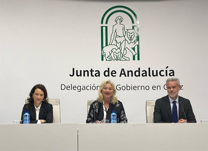La delegada del Gobierno de la Junta de Andalucía en la provincia de Cádiz, Mercedes Colombo, en la jornada sobre simplificación administrativa para empleados públicos de la Junta
