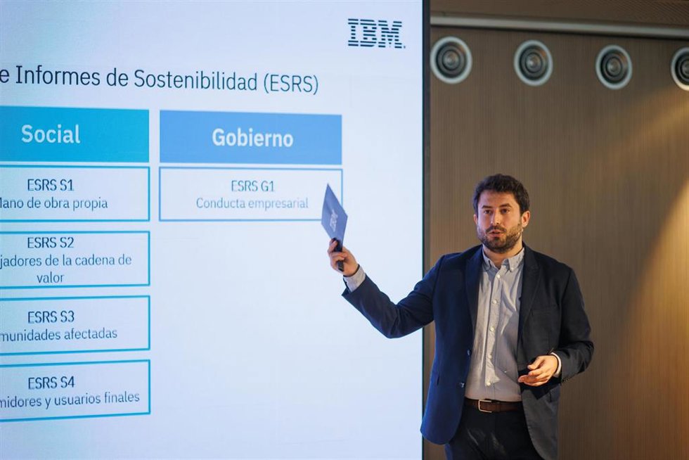 El responsable de soluciones de sostenibilidad de IBM, Pedro Guevara, interviene durante el encuentro informativo con IBM Sostenibilidad corporativa: más allá de las palabras y las hojas de cálculo, organizado por Europa Press