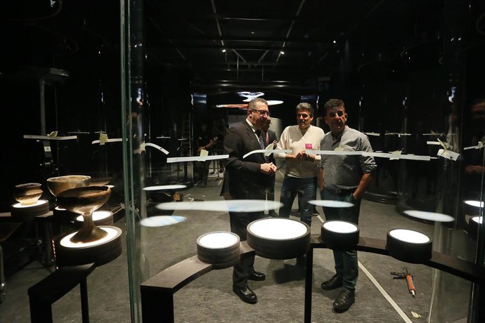 Visita al montaje de la exposición en el MARQ