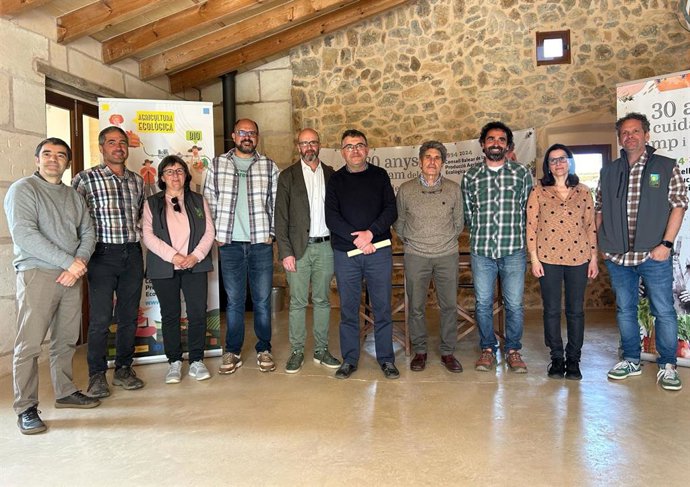 El conseller de Agricultura, Pesca y Medio Natural, Joan Simonet, junto al presidente del Consell Balear de la Producción Agraria Ecológica (Cbpae), Francesc Llompart.