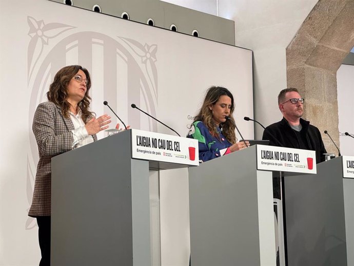 La vicepresidenta del Govern, Laura Vilagrà; la portaveu, Patrícia Plaja; i el secretari general d'Acció Climàtica, Josep Vidal, en la roda de premsa