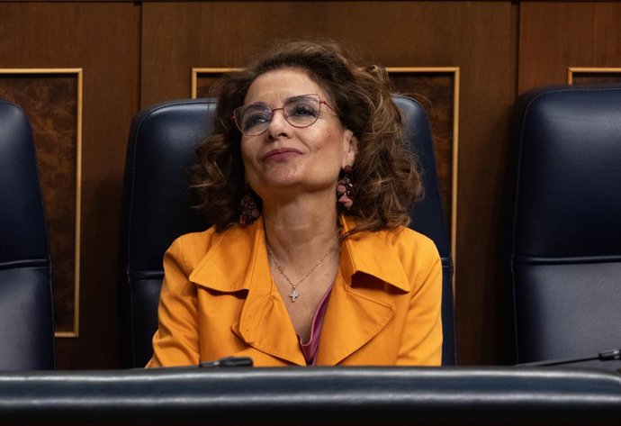 La vicepresidenta primera y ministra de Hacienda, María Jesús Montero, durante una sesión plenaria en el Congreso de los Diputados, a 21 de marzo de 2024, en Madrid (España). El Pleno del Congreso debate y vota hoy la creación de la comisión promovida p