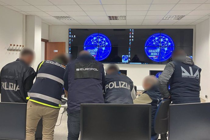 La Policía Nacional ha detenido, en colaboración con Europol y varios cuerpos policiales europeos, a 35 personas en una operación contra los grupos napolitanos organizados dedicados al robo de relojes de alta gama.