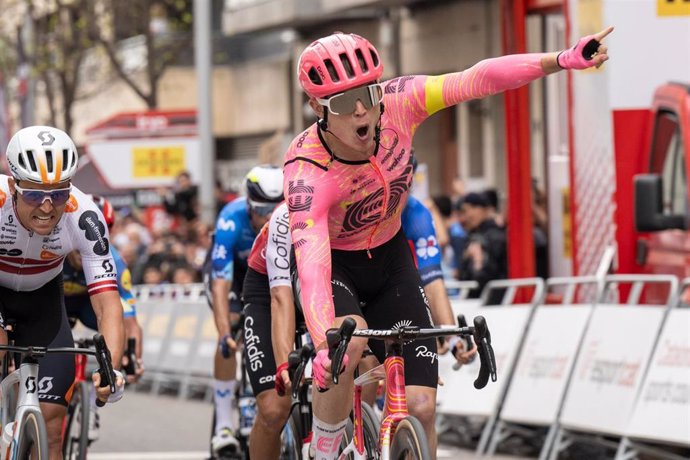 El ciclista Marijn van den Berg (EF Education-EasyPost) ha ganado este jueves la cuarta etapa de la Volta a Catalunya, disputada entre Sort y Lleida sobre 169,2 kilómetros