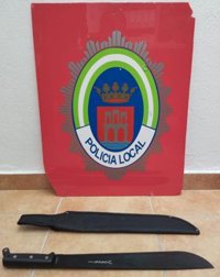 Detienen a un hombre por amenazar con un machete a otro durante una pelea en un supermercado de Arcos (Cádiz)