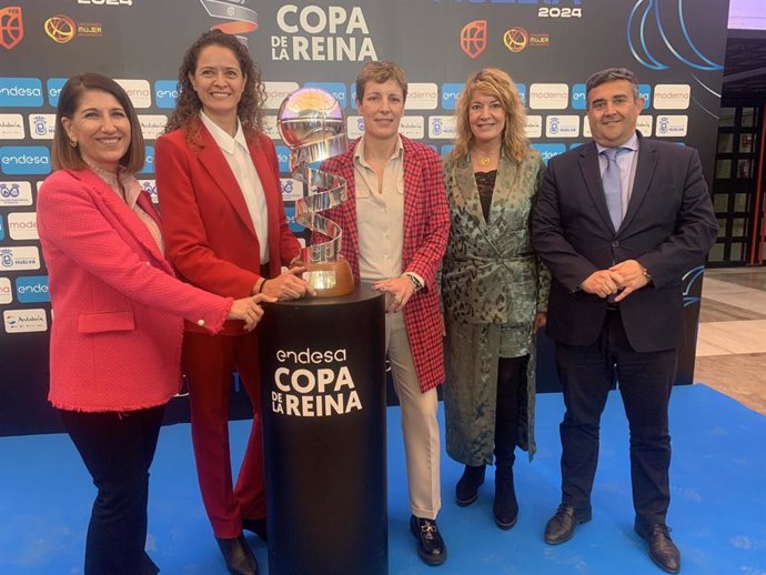 Recepción oficial de los ocho equipos participantes en la Copa de la Reina de baloncesto que se celebra en Huelva desde este jueves.
