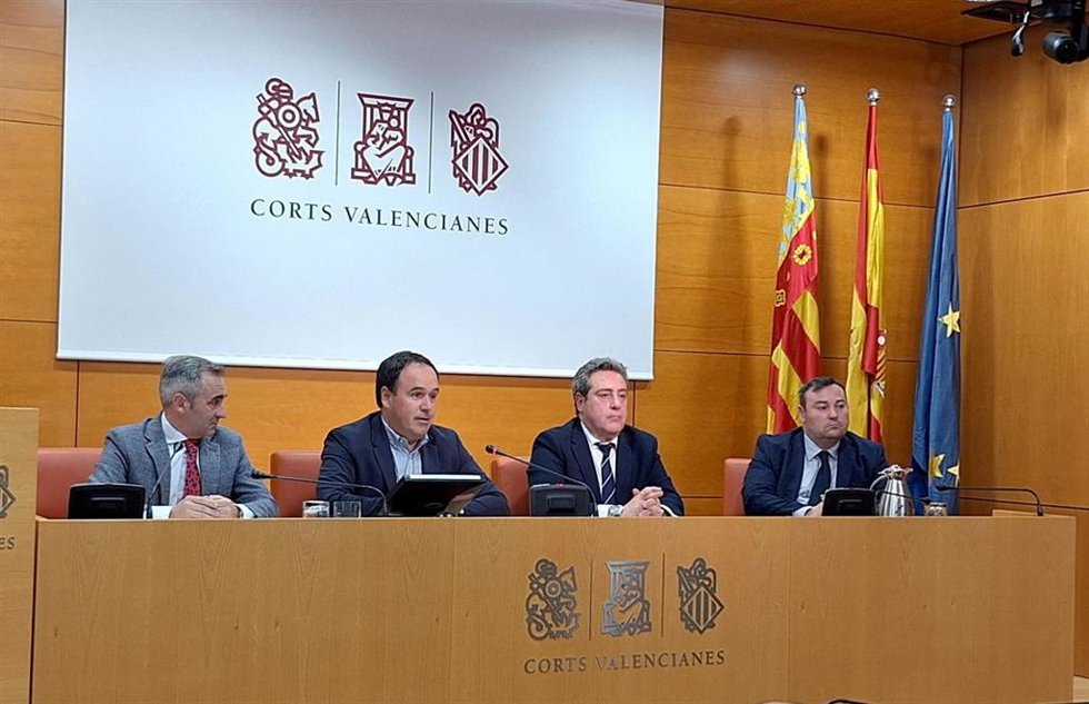 Rueda de prensa de PP y Vox en Les Corts