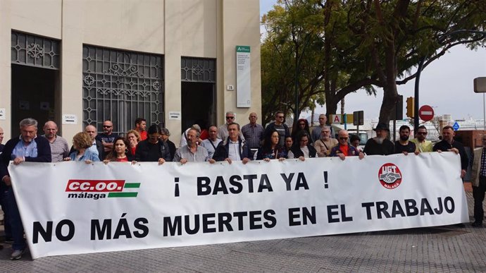 CCOO y UGT se concentran tras último accidente laboral en Málaga