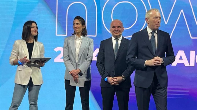 La candidata del PNV al Parlamento europeo OIhane Agirregoitia participa en el lanzamiento de la campaña del grupo Renew Europe,