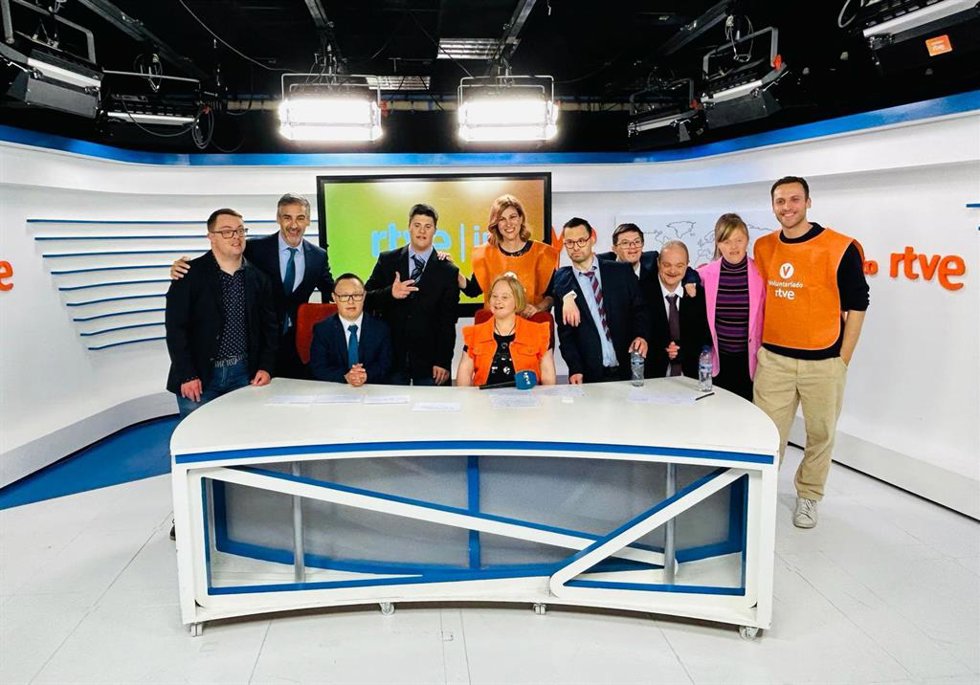 Ocho jóvenes con síndrome de Down presentan 'El Tiempo' en RTVE por el Día Mundial del Síndrome de Down