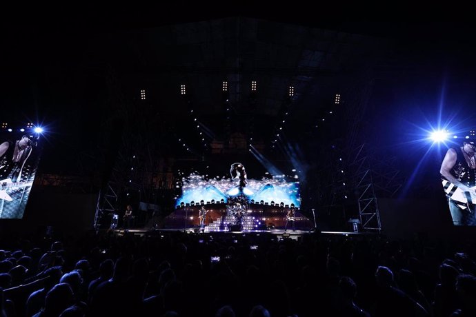 Archivo - El grupo Scorpions durante el concierto del ciclo Icónica Fest en la Plaza de España, a 11 de julio de 2023 
