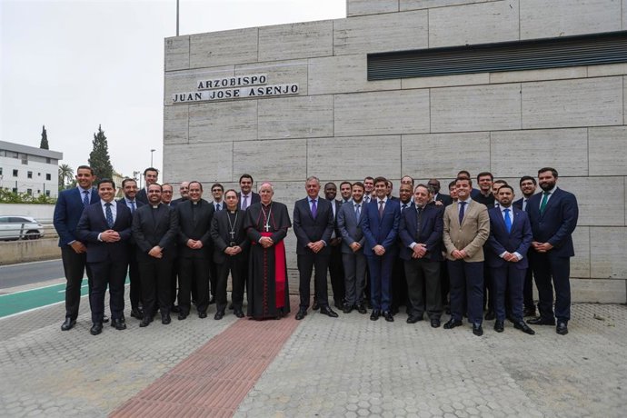 Sevilla estrena la rotulación de la calle dedicada al arzobispo emérito Juan José Asenjo