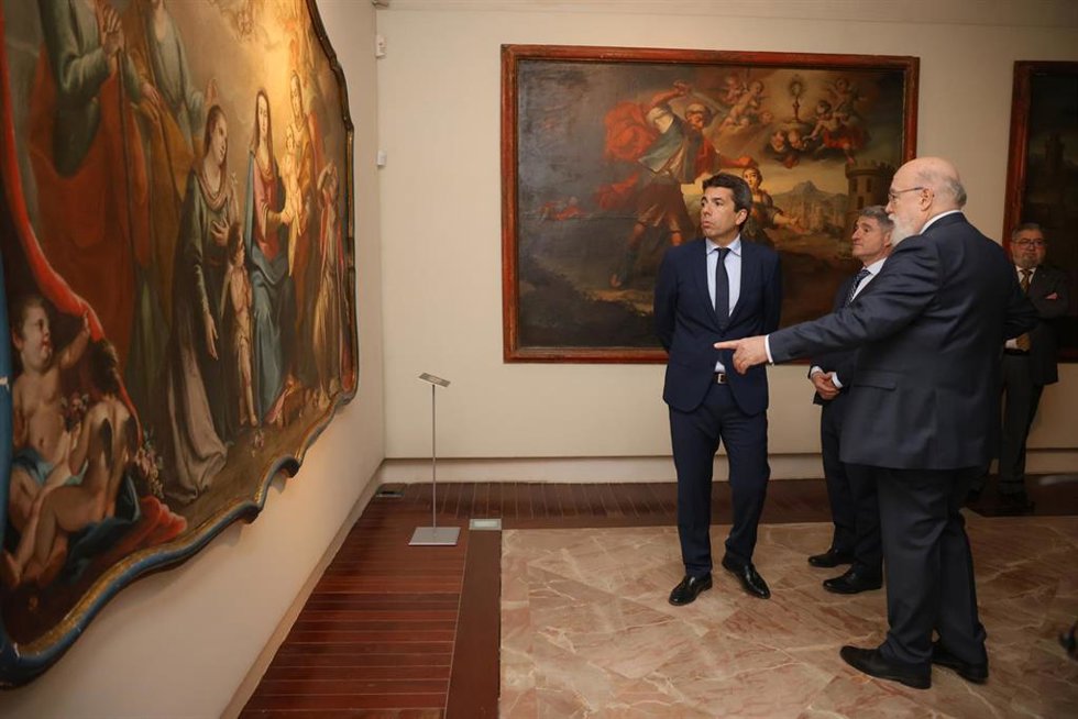El president de la Generalitat, Carlos Maxzón, en inauguración de la exposición Legados. La colección del patronato histórico artístico de la ciudad de Orihuela en el Museo Diocesano de Arte Sacro de Orihuela