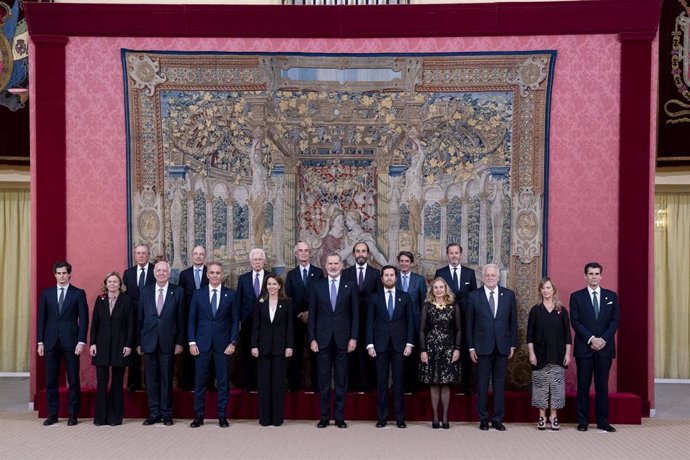 Foto de familia durante la Asamblea anual de la Diputación de la Grandeza y Títulos del Reino, en el Palacio Real de El Pardo, a 21 de marzo de 2024, en Madrid (España). 