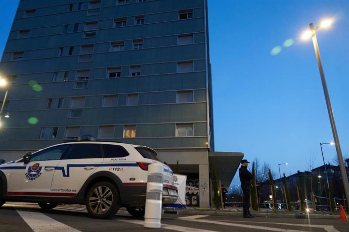 Lugar del suceso por el cual han arrestado a un vecino de Vitoria por la caída de su bebé de 11 meses : calle 8 de marzo, quinto piso, en Vitoria