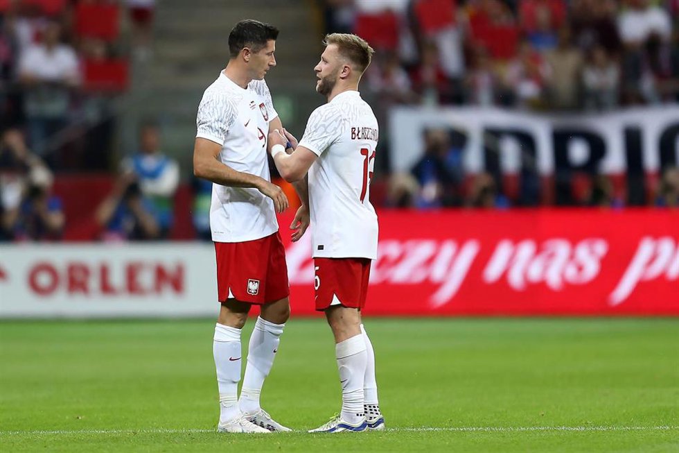 Archivo - Robert Lewandowski, durante un partido con la selección de Polonia.