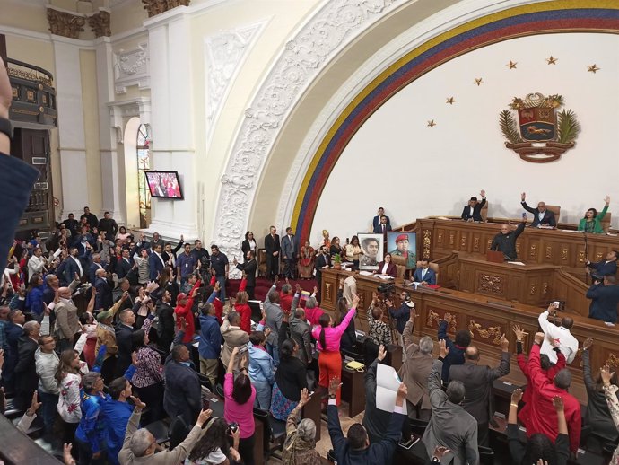 El Parlamento de Venezuela aprueba la creación de un nuevo estado en el territorio disputado con Guyana