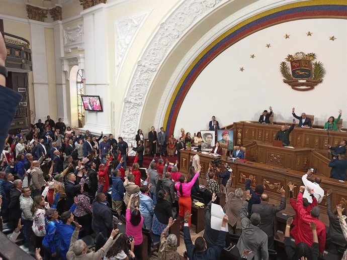 El Parlamento de Venezuela aprueba la creación de un nuevo estado en el territorio disputado con Guyana