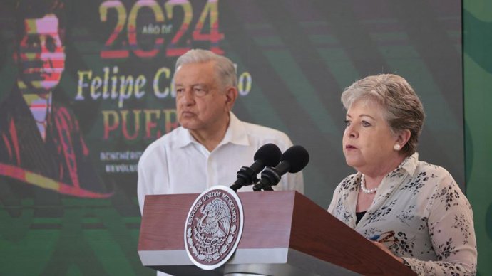 La ministra d'Exteriors de Mxic, Alicia Bárcena, i el president mexic, Andrés Manuel López Obrador