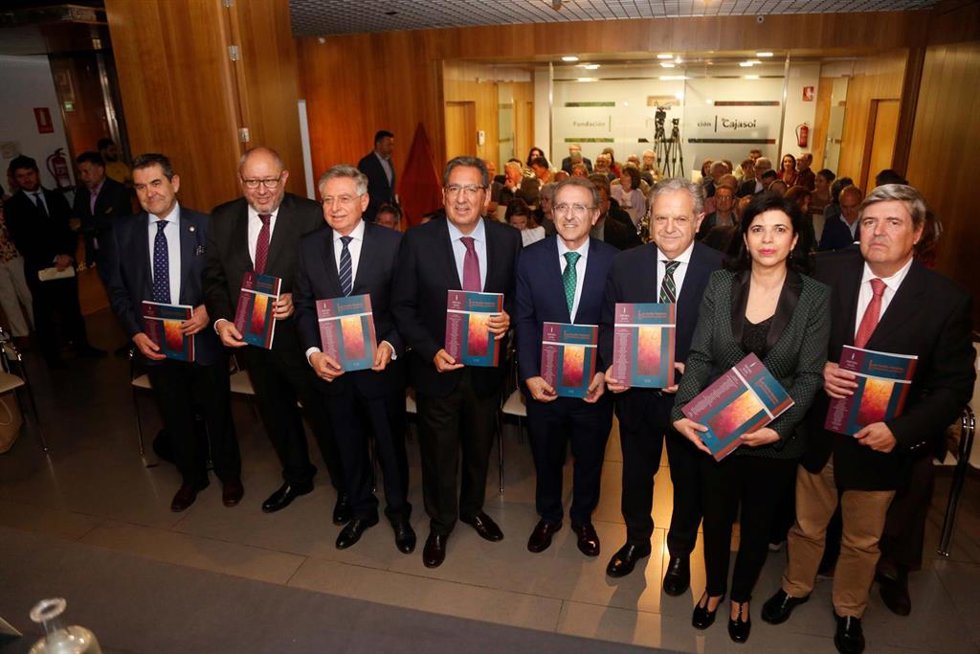 Autoridades en la presentación de 'Las huellas literarias. Epistolario genuino'.